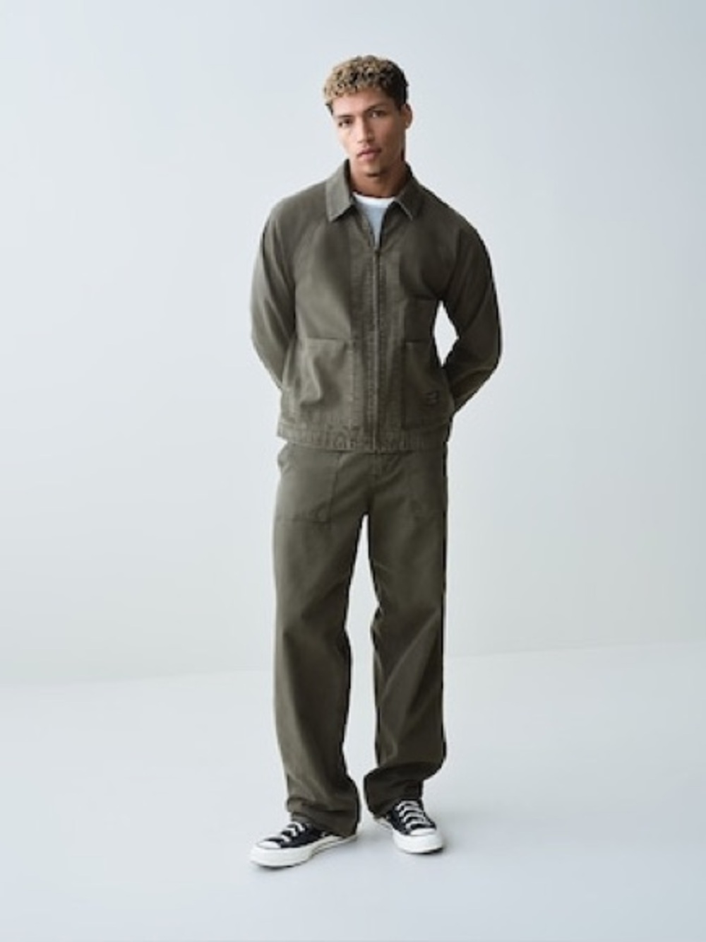 GAP Men's Relaxed Jeans and Jacket Set in Olive